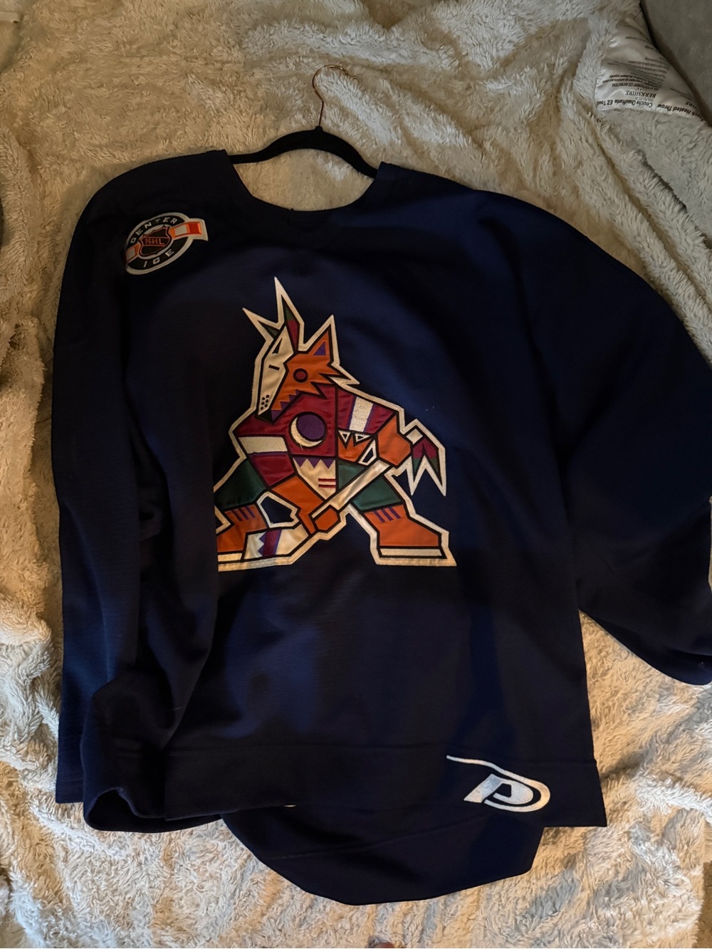 Pro Player Navy Arizona Coyotes Geometric Logo Crewneck Sweater
